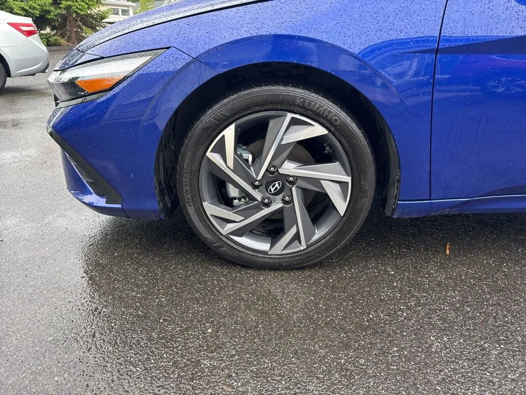 Used 2025 Blue Hyundai SEL Sport image 17
