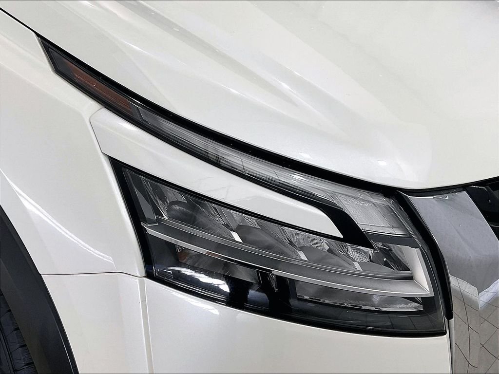 Used 2024 Pearl White Tricoat Nissan SL image 33