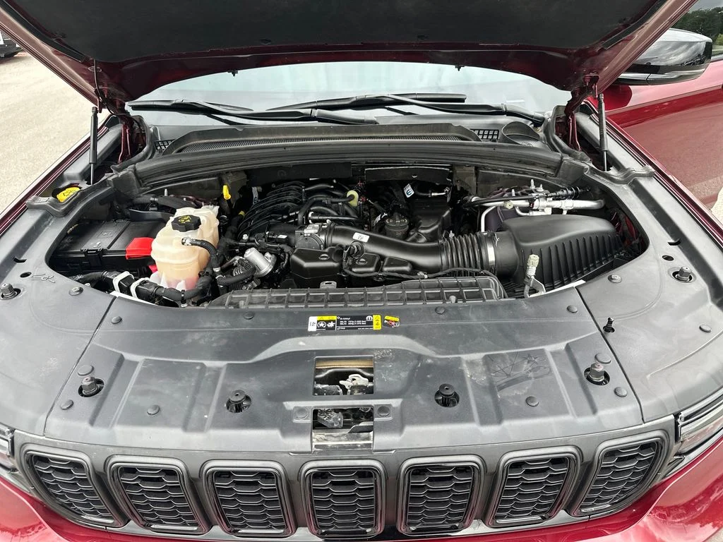 Used 2023 Red Jeep Altitude X image 23