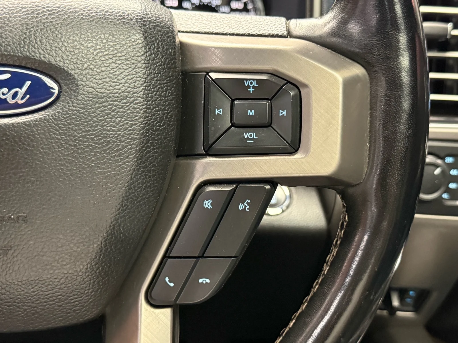 Used 2018 White Platinum Metallic Tri-Coat (ug) Ford Limited image 13