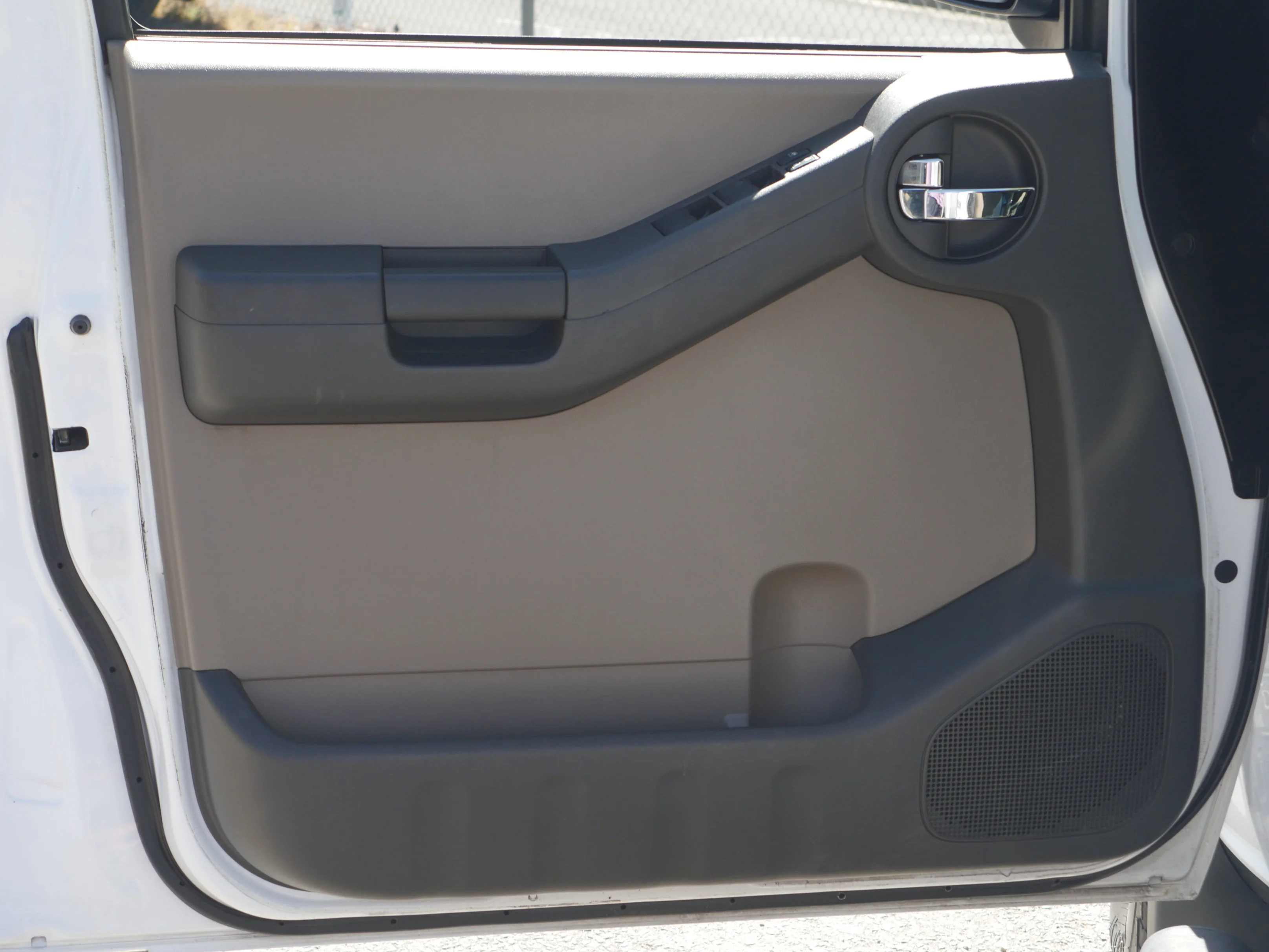 Used 2008 Avalanche Nissan SE image 30
