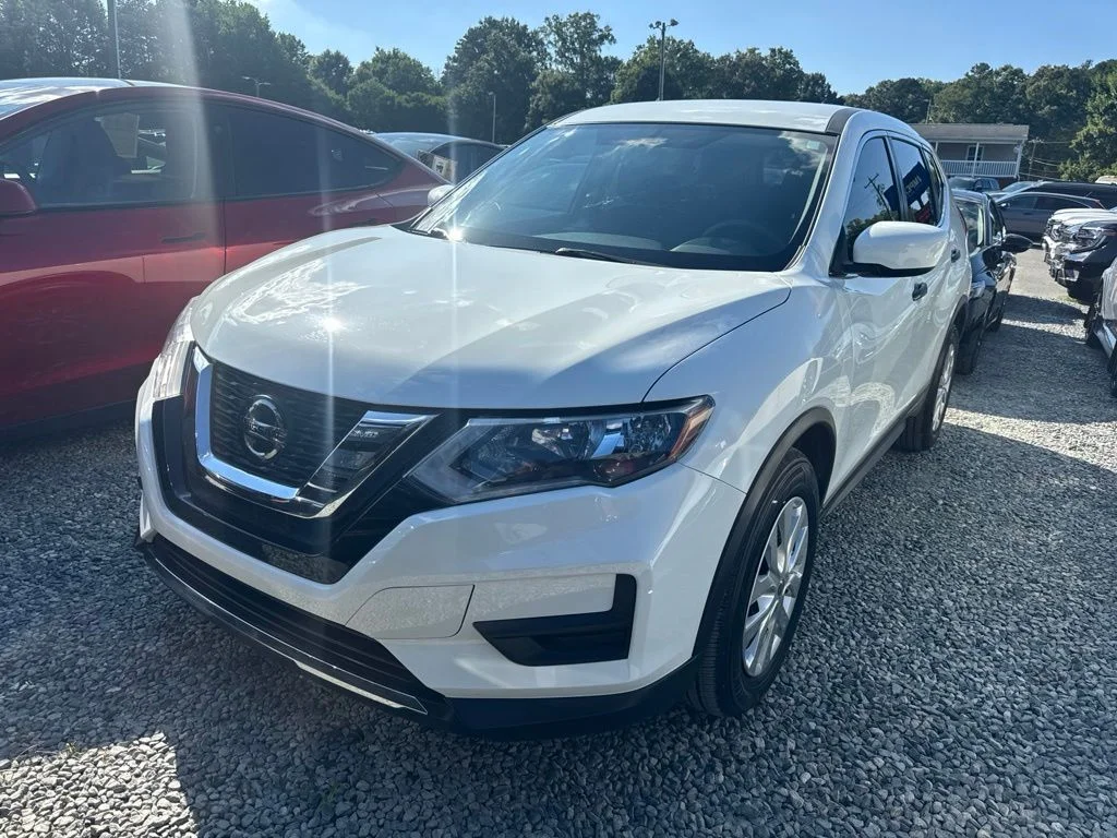 Used 2018 White Nissan S image 1