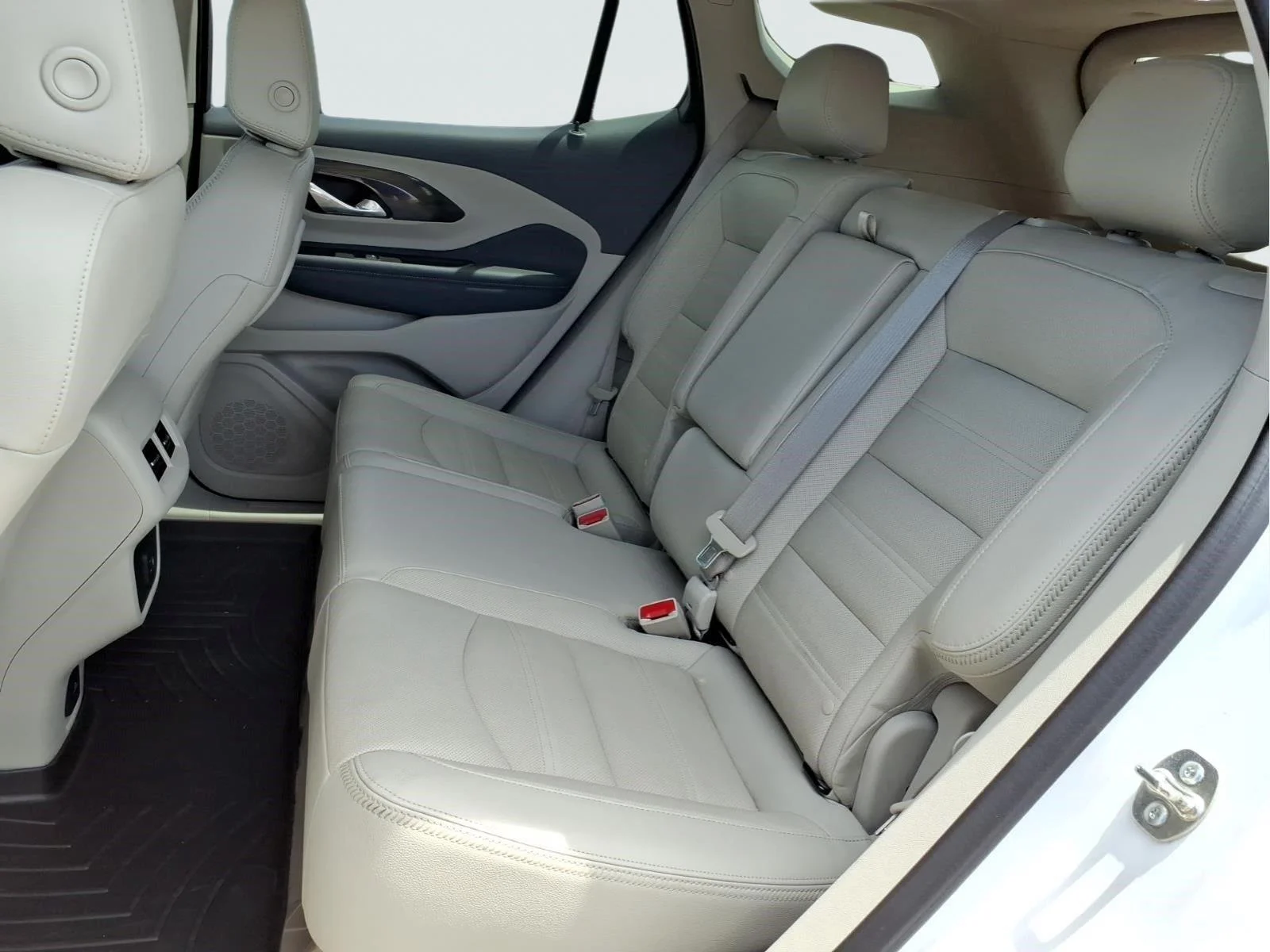 Used 2024 Summit White GMC Denali image 12