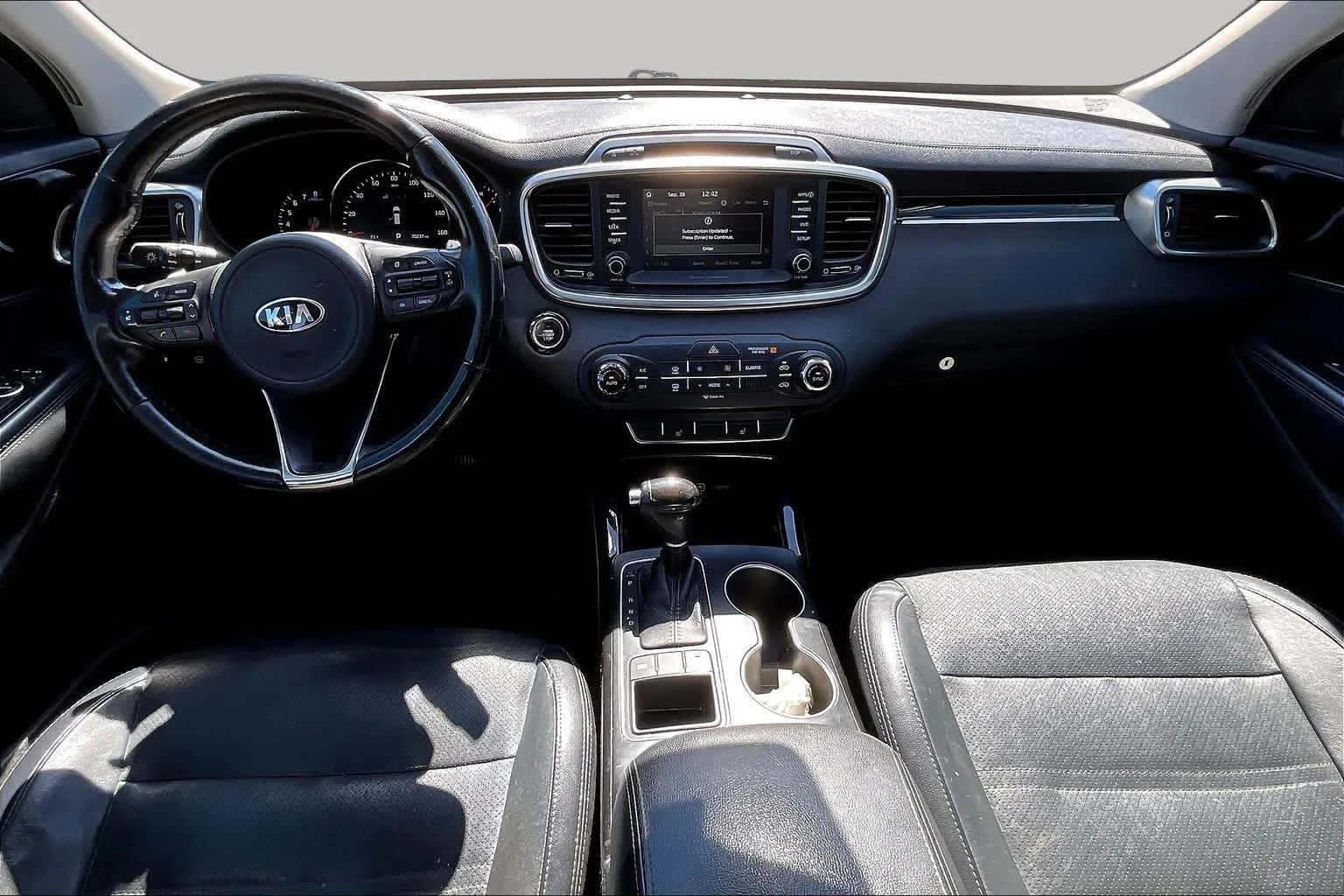 Used 2017 Snow White Pearl Kia EX image 15
