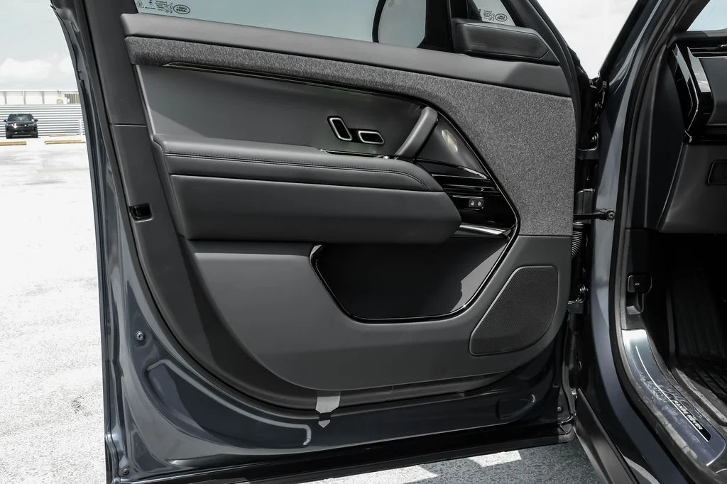 New 2026 Varesine Blue Metallic Land Rover Dynamic SE image 30