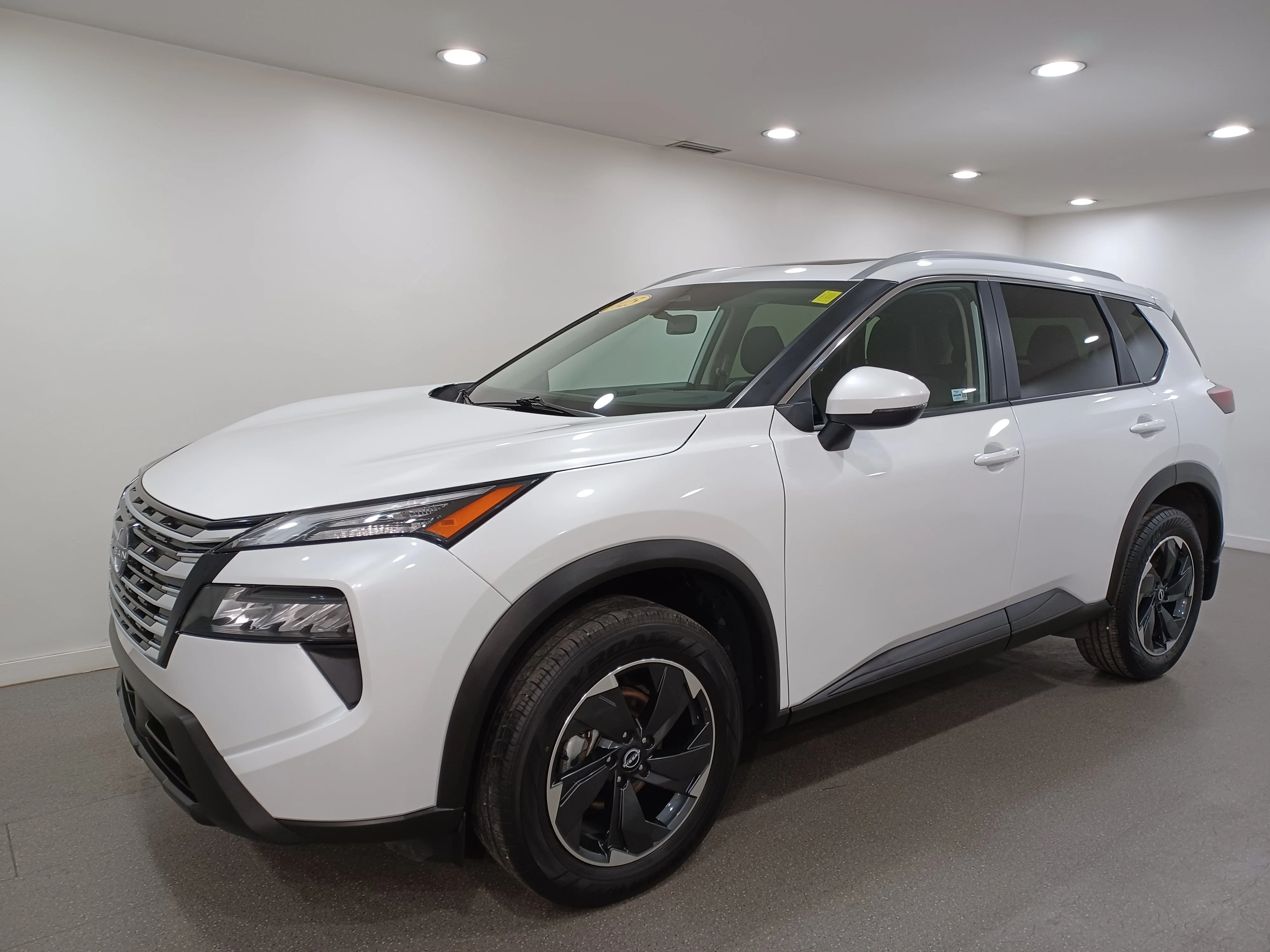 Certified Used 2025 Everest White Tricoat Pearl Nissan SV*Adaptive Cruise | Remote Start | Htd Seats | Pano Roof | Htd Wheel | Blind Spot Detection image 2