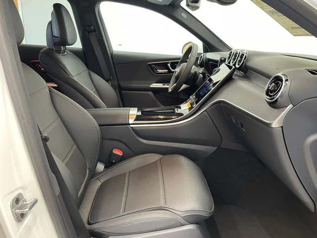 New 2026 Polar White Mercedes-Benz GLC 300 image 18