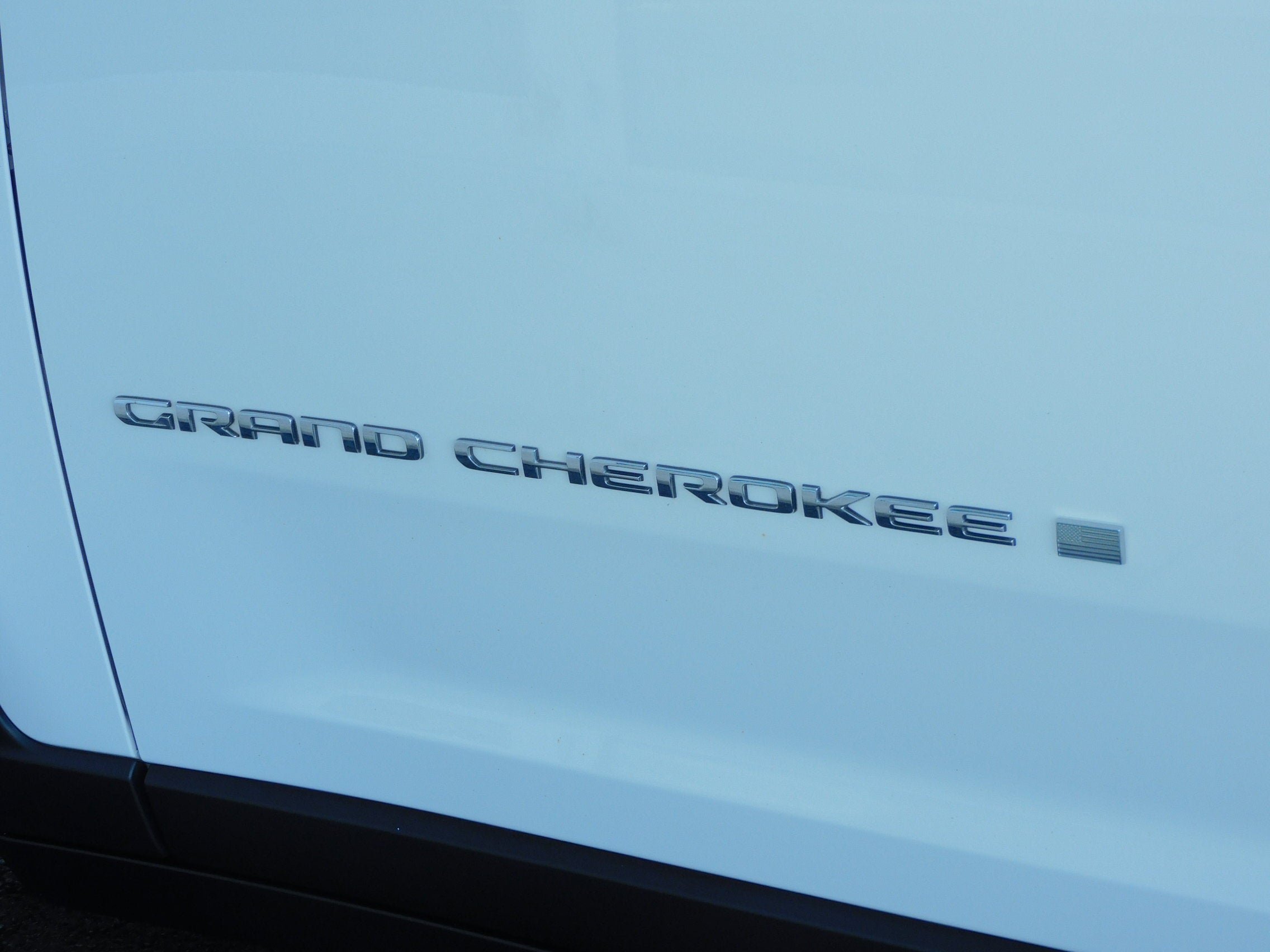 Used 2023 Bright White Clearcoat Jeep Laredo image 44