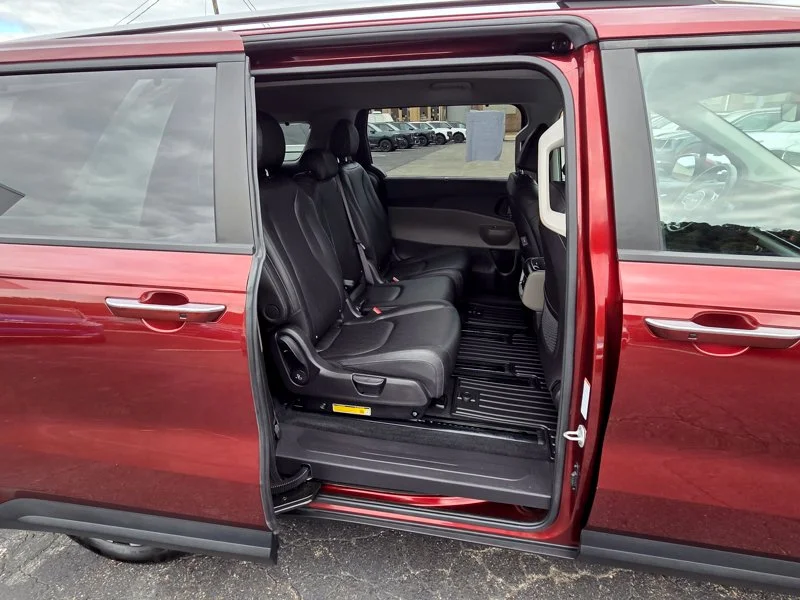 Used 2026 Red Kia EX image 17
