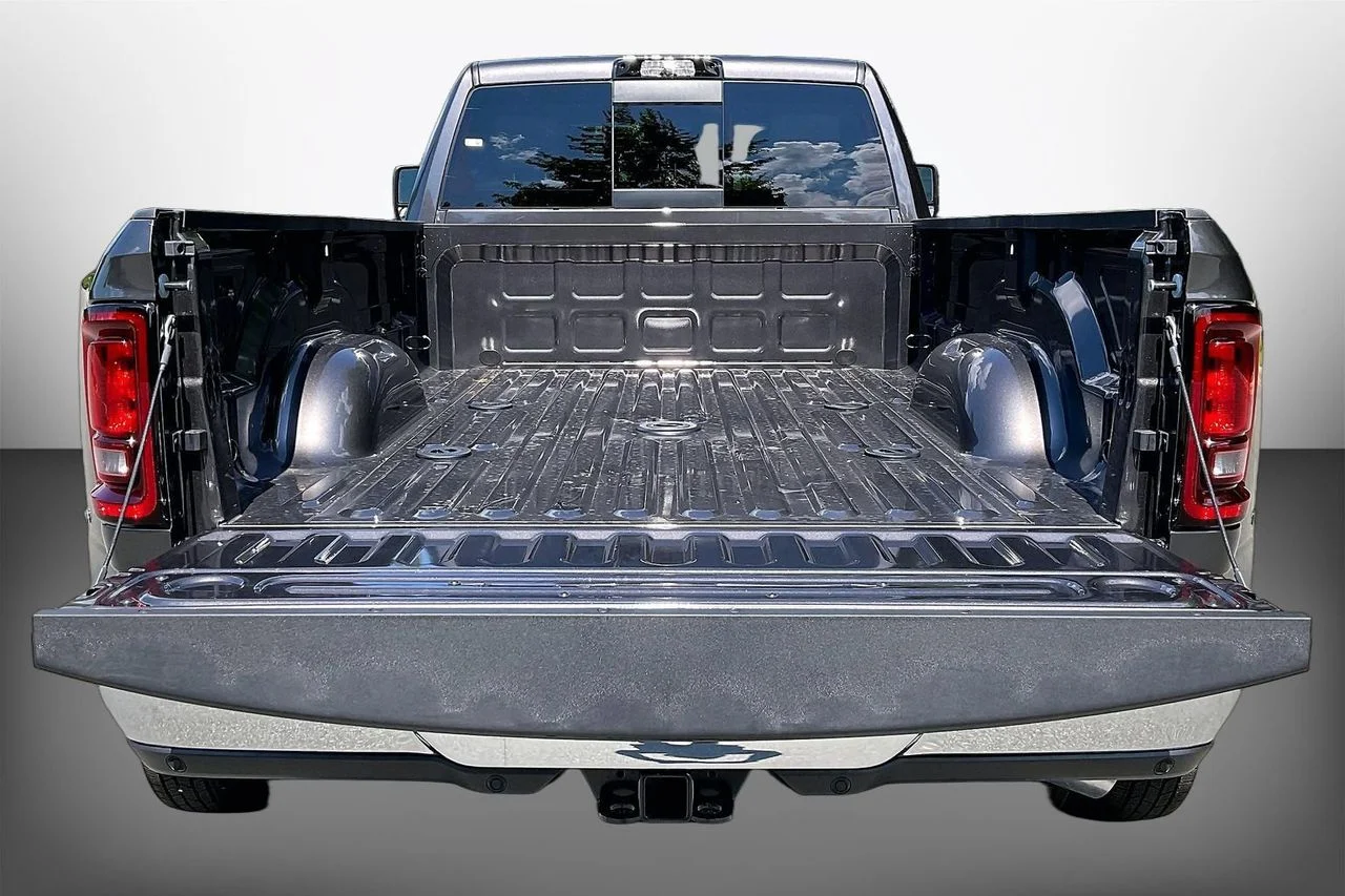 New 2026 Granite Crystal Metallic Clear-Coat Exterior Paint RAM Tradesman image 21