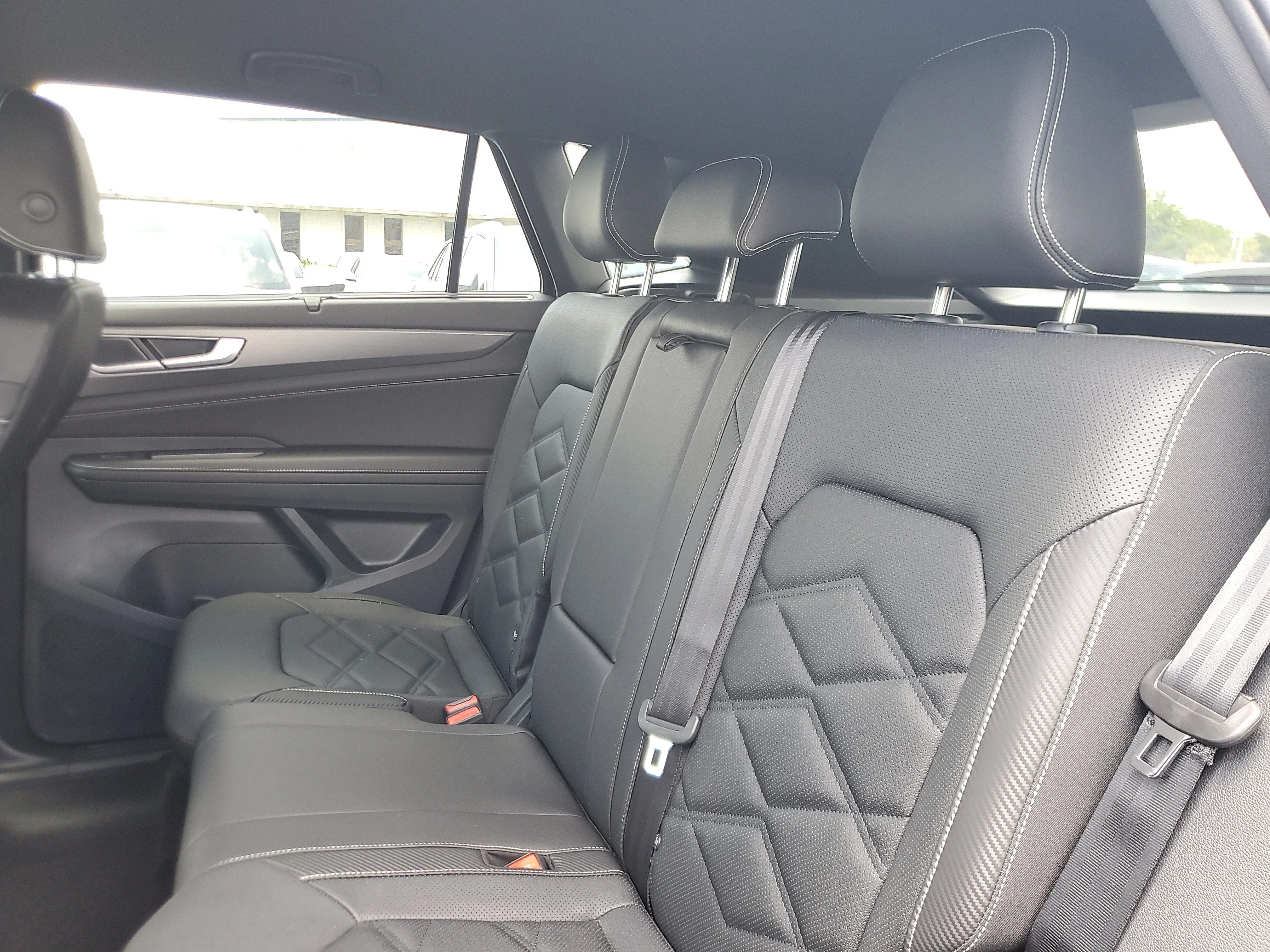 New 2026 Black Volkswagen 2.0T SE w/Technology image 11