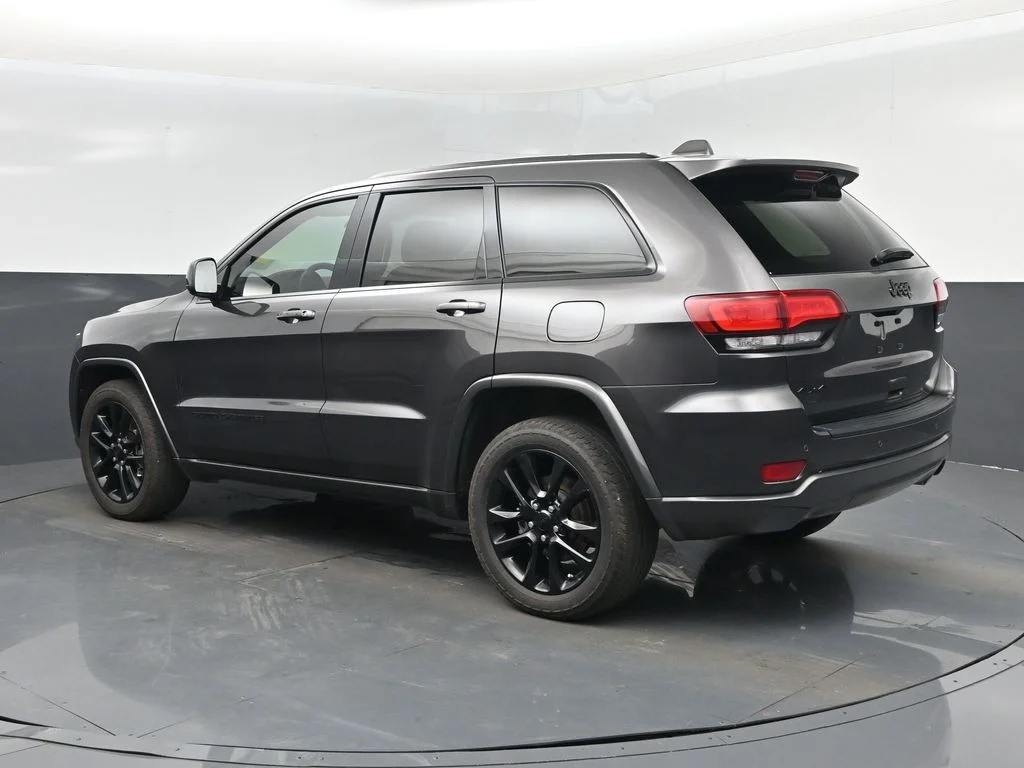 Used 2021 Gray Jeep Laredo X image 4