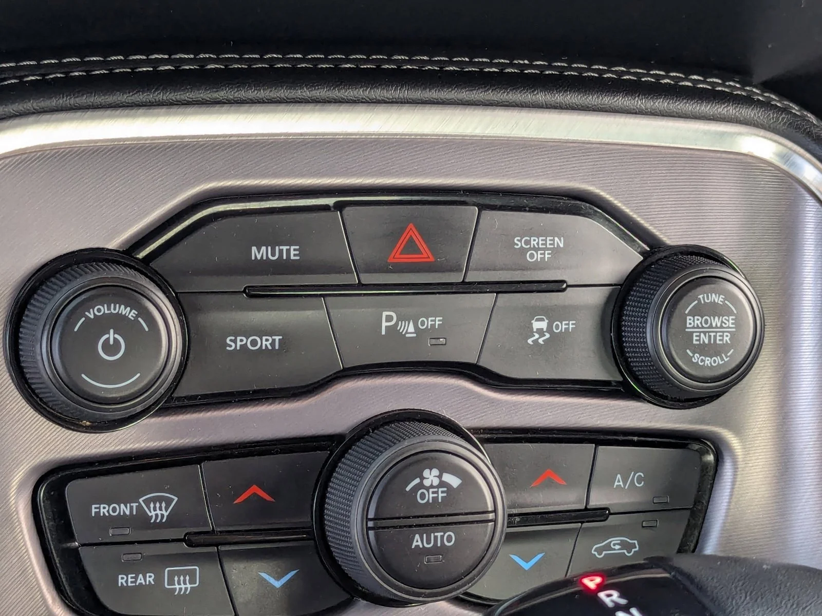 2022 Dodge Challenger SXT - Photo 30