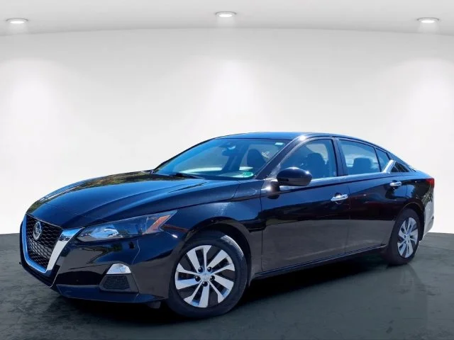 Used 2022 Black Nissan 2.5 S image 2