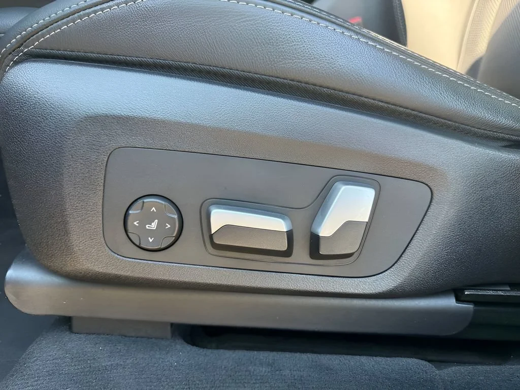 Used 2023  BMW xDrive30i image 27