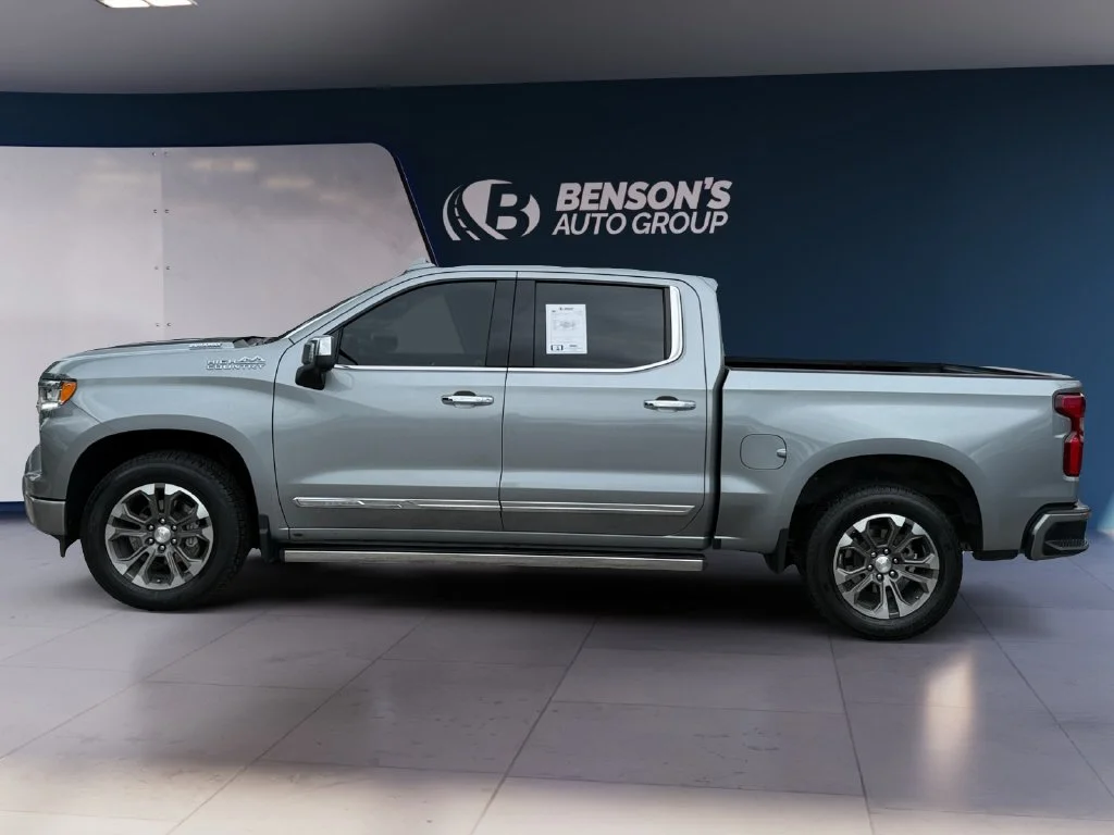 Used 2024 Gray Chevrolet High Country image 2