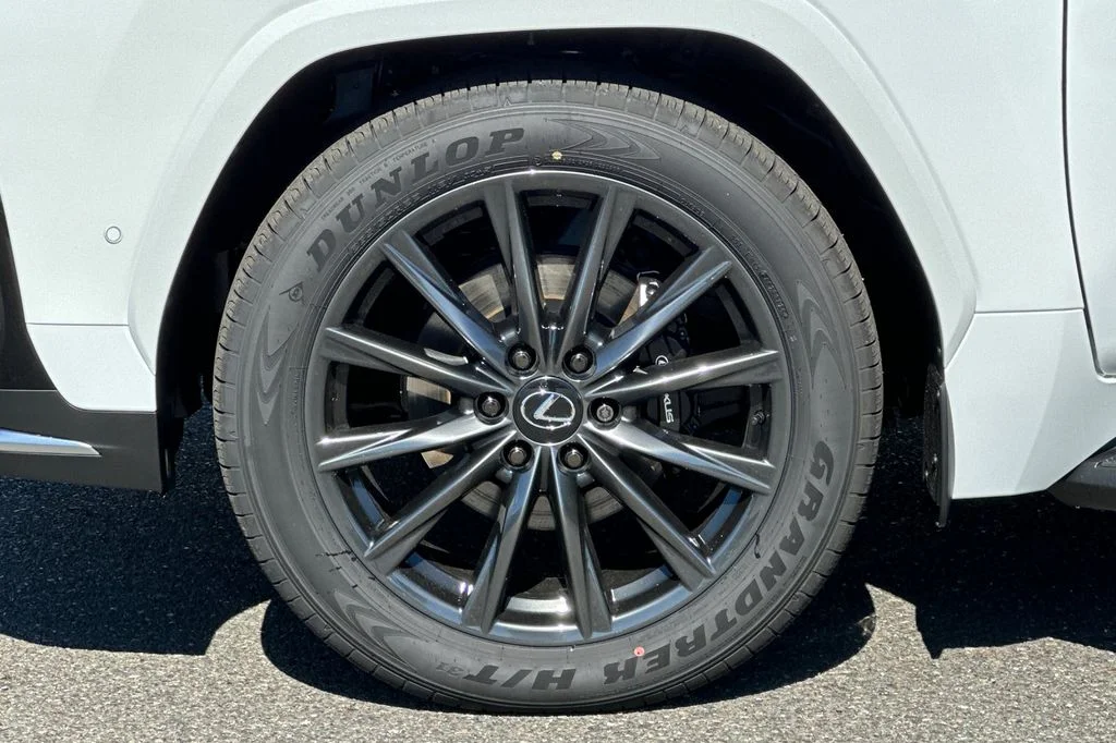 2026 Lexus LX 700h F-Sport - Photo 26
