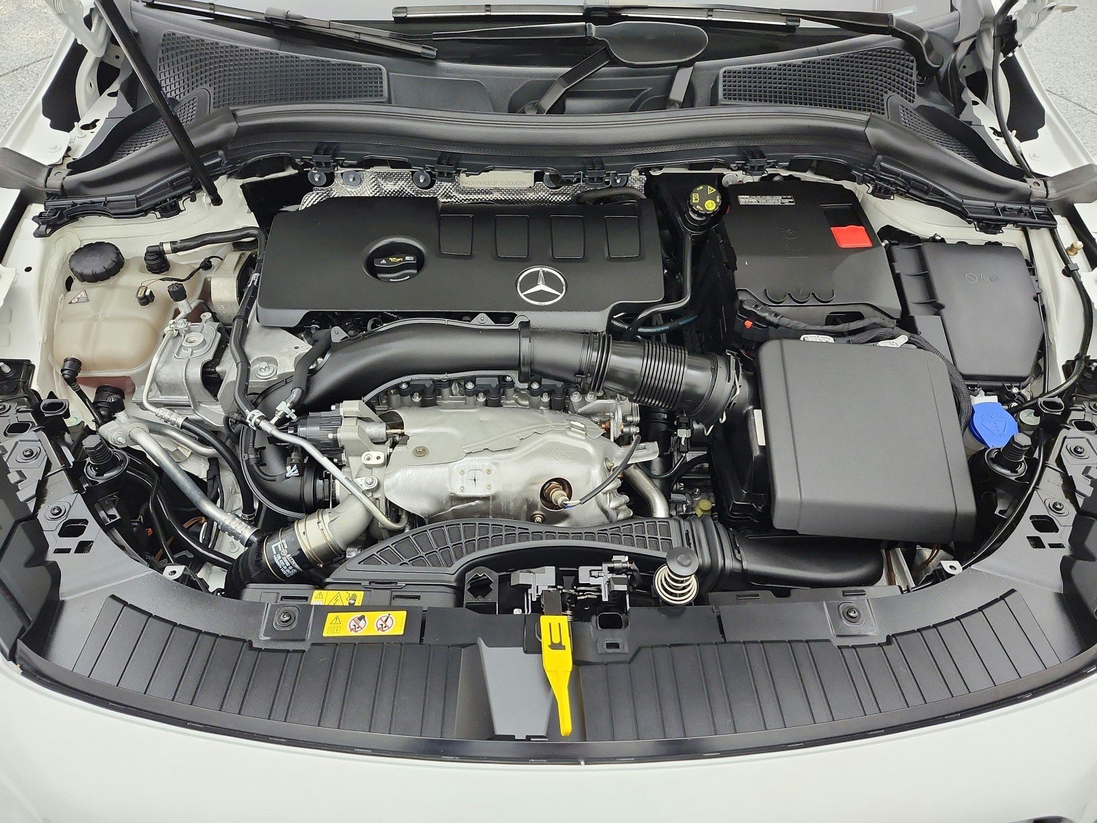 Used 2023 Polar White Mercedes-Benz GLA 250 SUV image 24