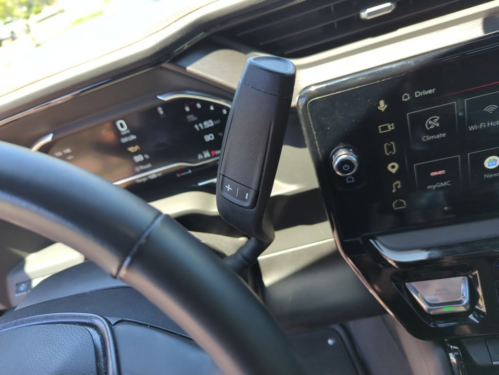 Used 2025 White GMC AT4 image 23