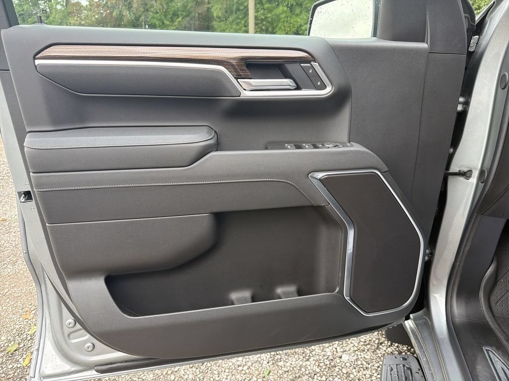 New 2026 Sterling Gray Metallic Chevrolet LT image 22