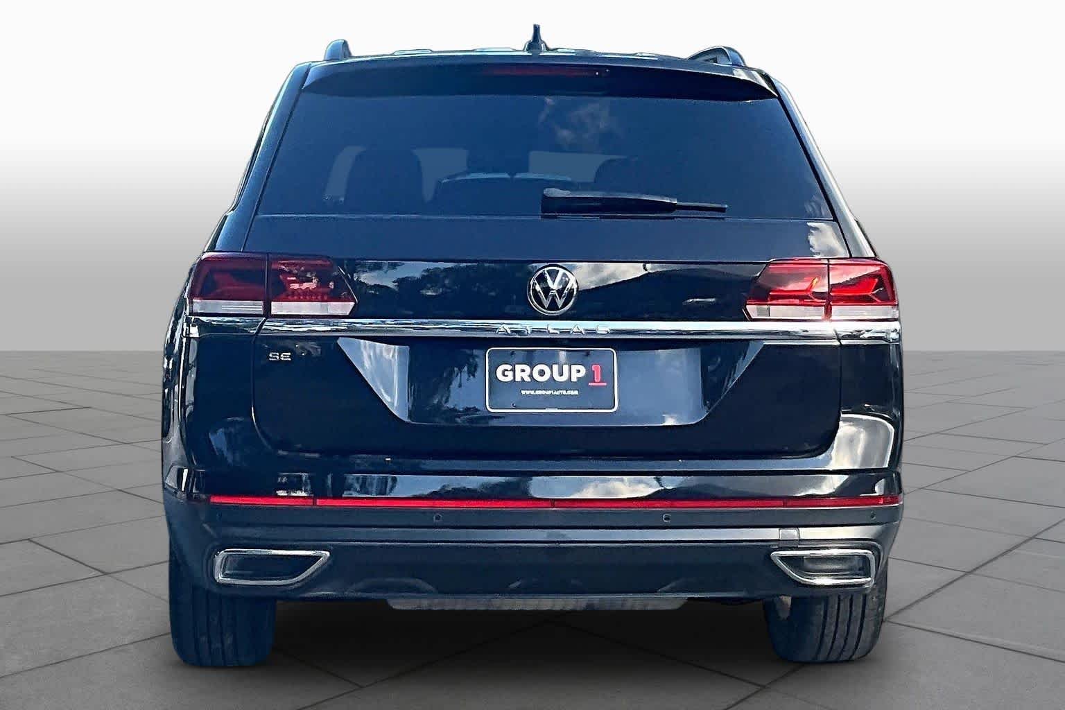 Used 2022 Deep Black Pearl Volkswagen 2.0T SE w/Technology image 5