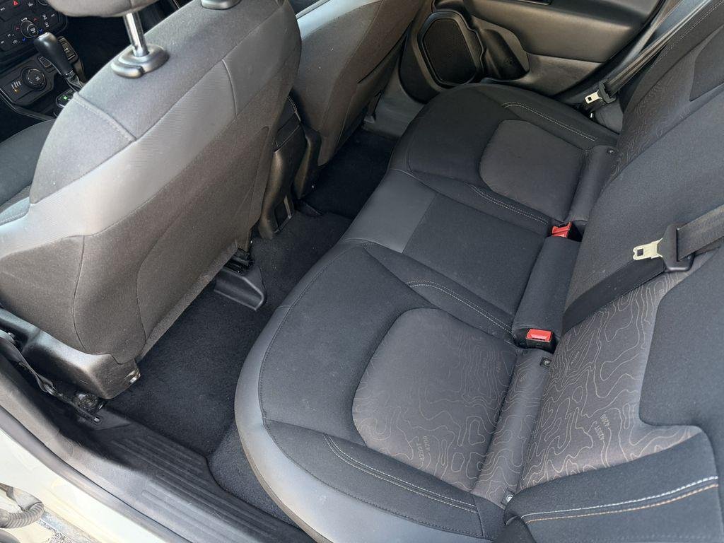 New 2026 Shimmering Silver Hyundai SEL image 18
