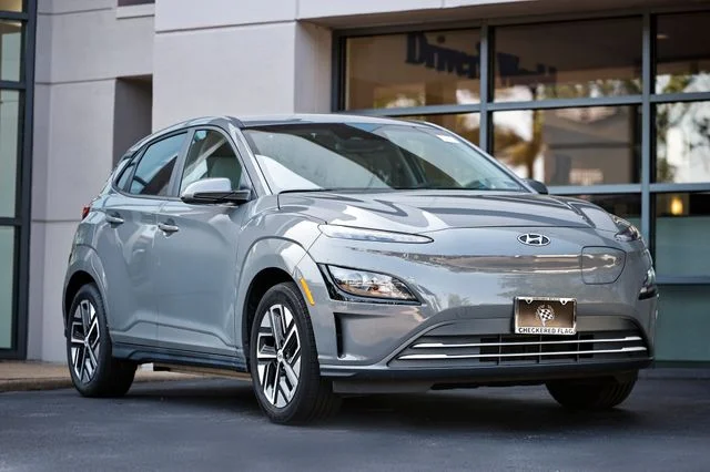 Used 2023 Galactic Gray Hyundai SE image 1