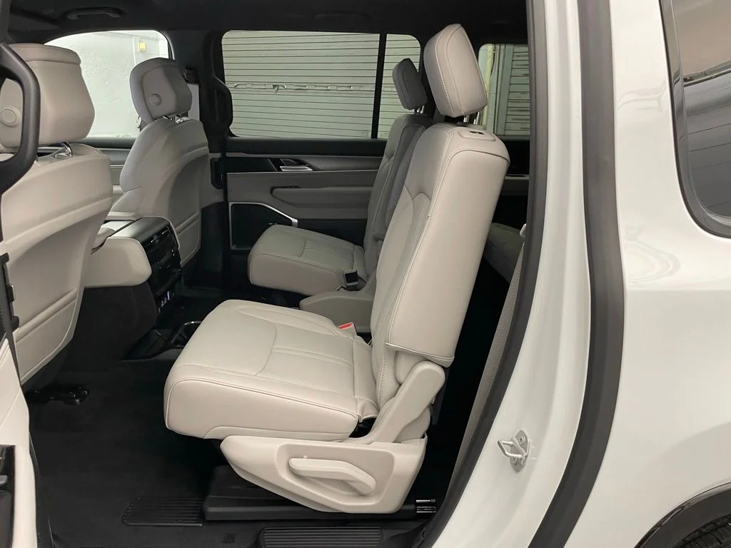 New 2026 White Jeep  image 18