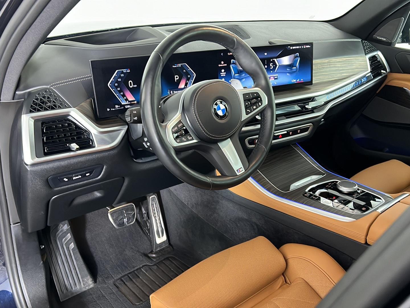 Used 2026 Carbon Black Metallic BMW xDrive40i image 2
