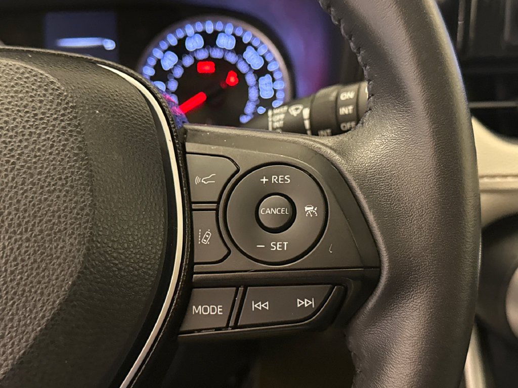 Used 2020 Silver Sky Metallic Toyota XLE Premium image 28