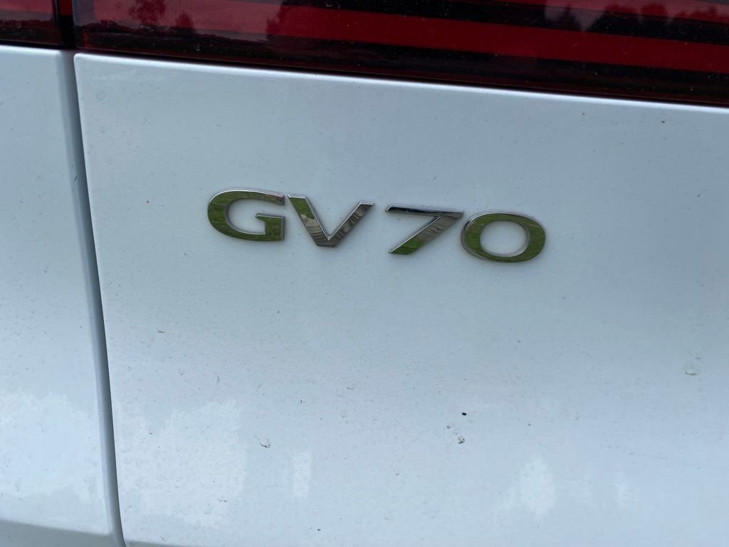 Used 2023 White Genesis 3.5T Sport image 6