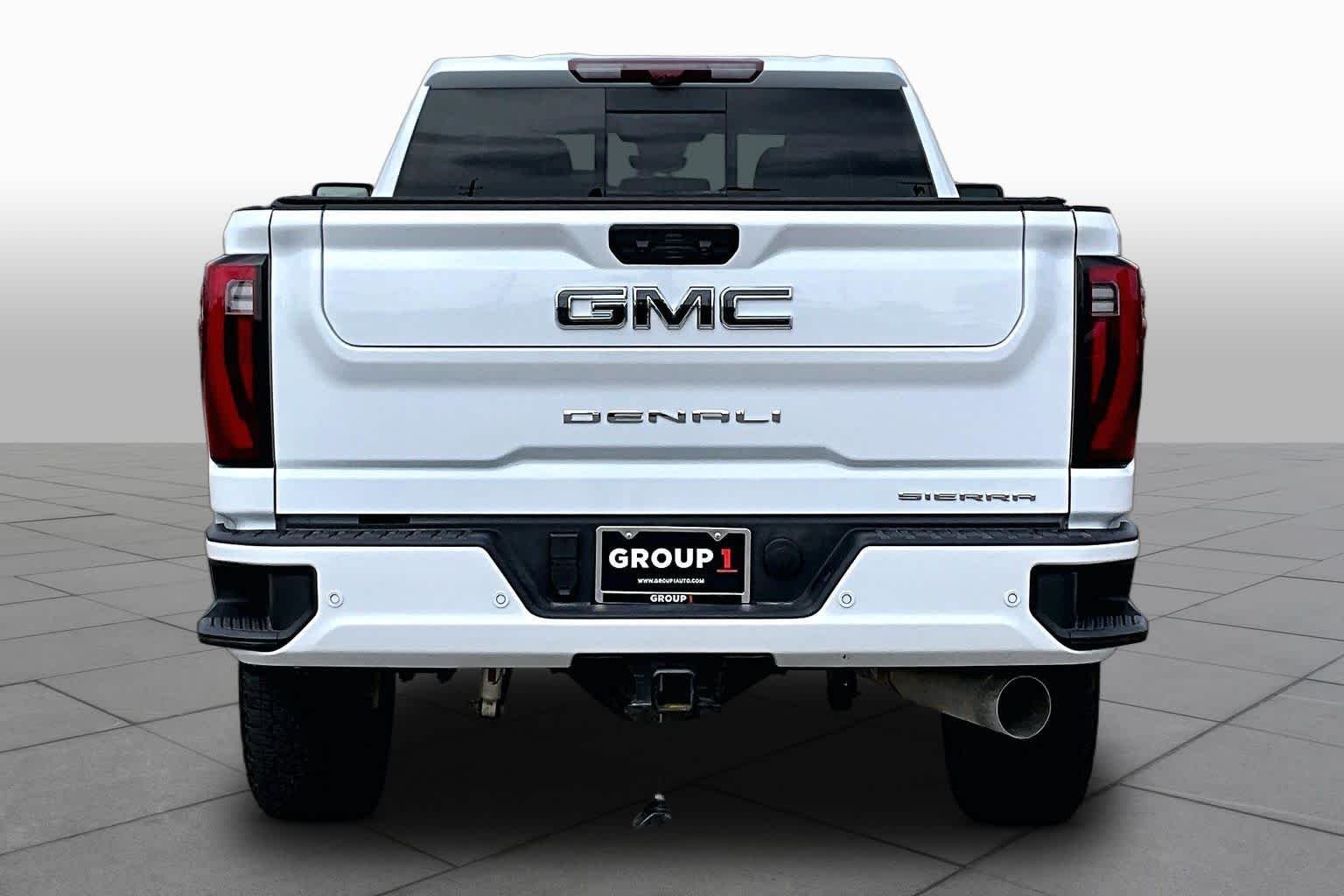 Used 2026 Glacier White Tricoat GMC Denali Ultimate image 5