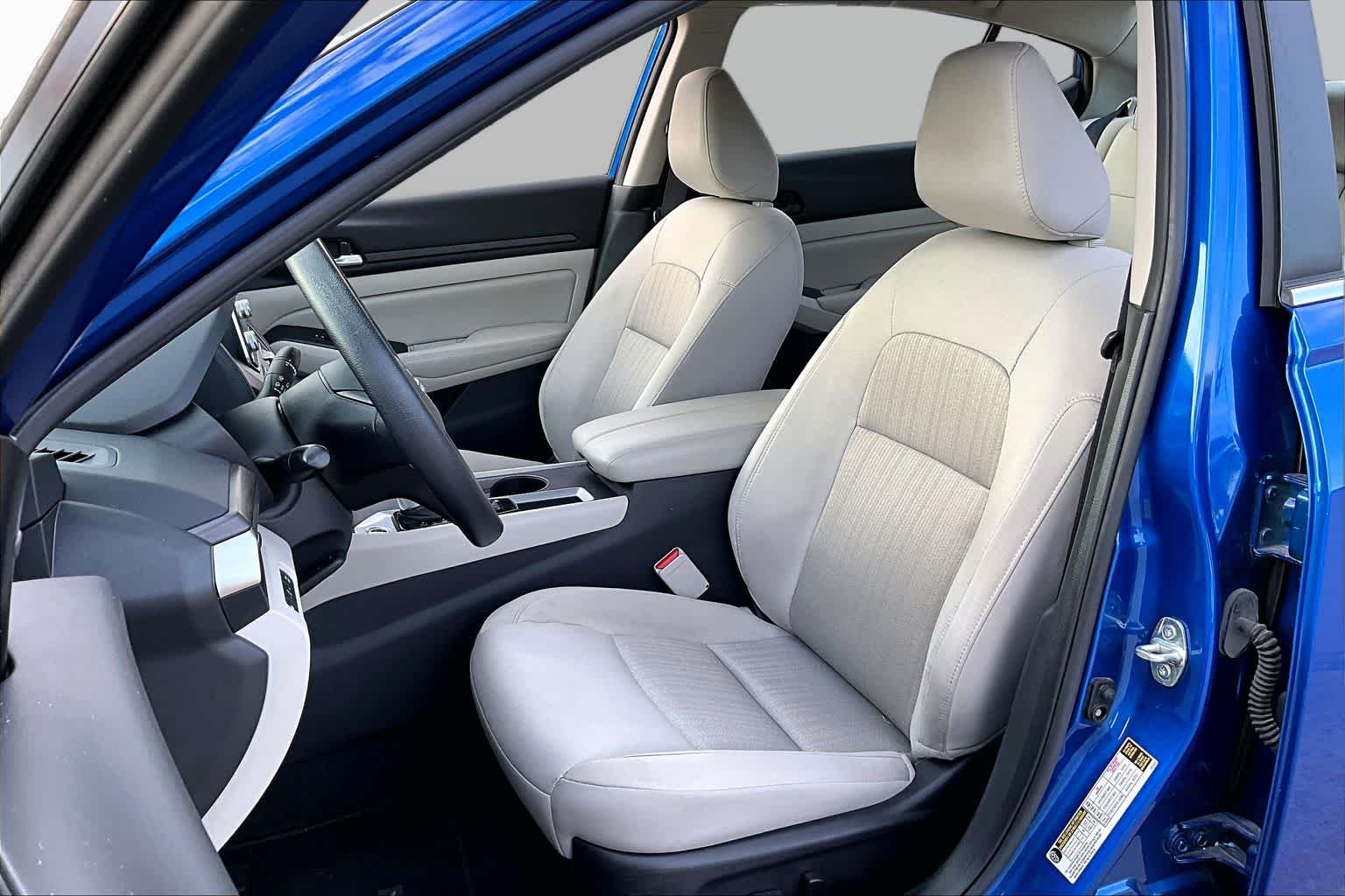 Used 2025 Bluestone Pearl Nissan SV image 7