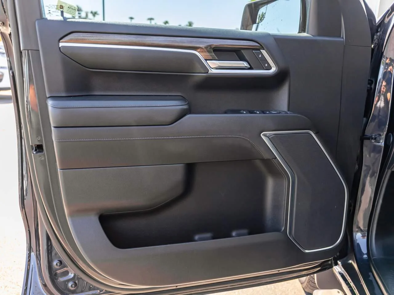 Used 2022 DARK ASH METALLIC Chevrolet LT image 9
