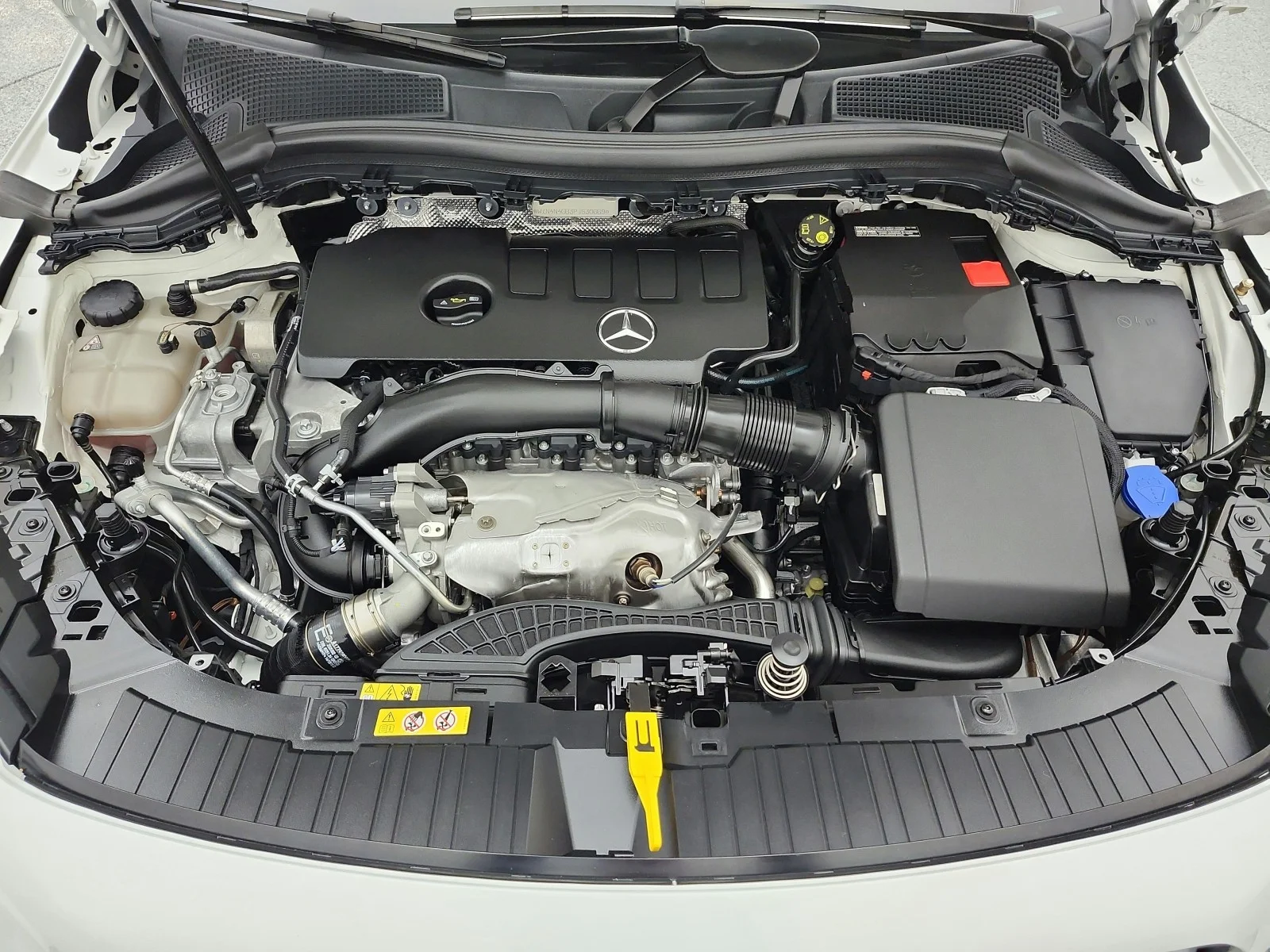 Used 2023 Polar White Mercedes-Benz GLA 250 SUV image 24