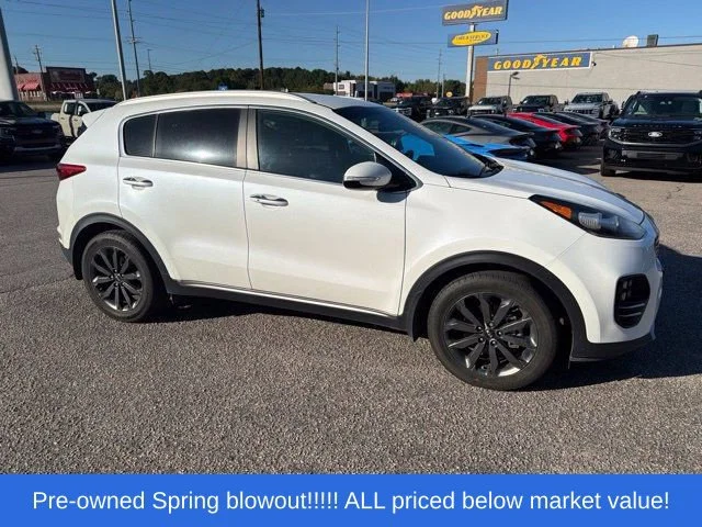 Used 2018 White Kia EX image 9