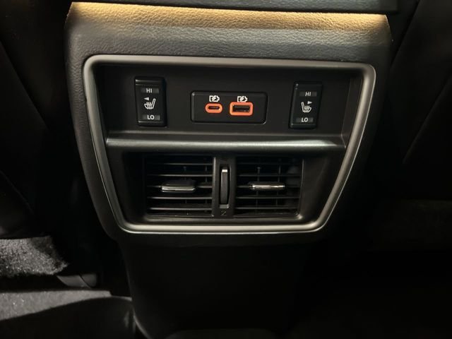 Used 2020 White Nissan Platinum image 21