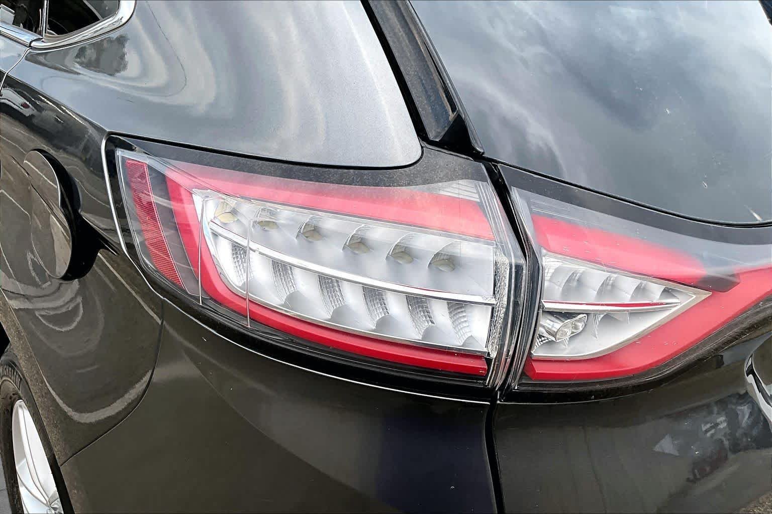 Used 2015 Magnetic Metallic Ford SEL image 30