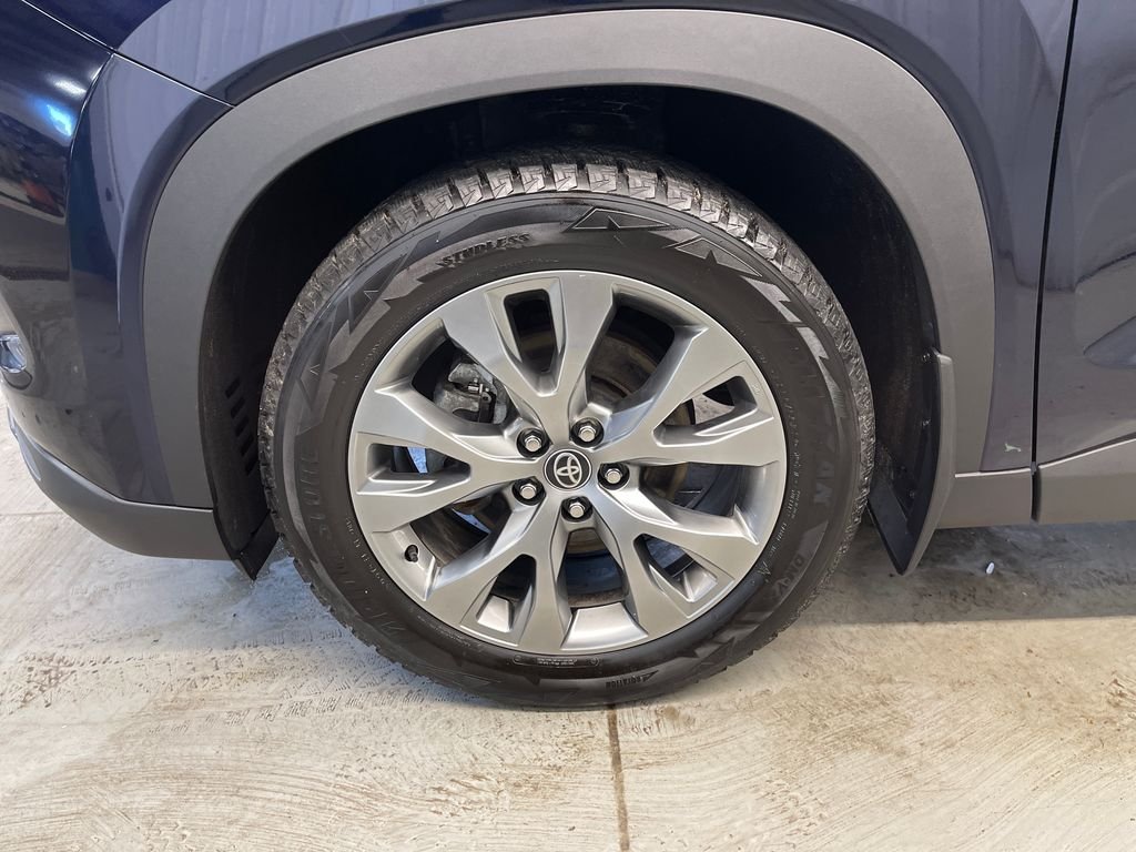 Used 2024  Toyota Limited image 10