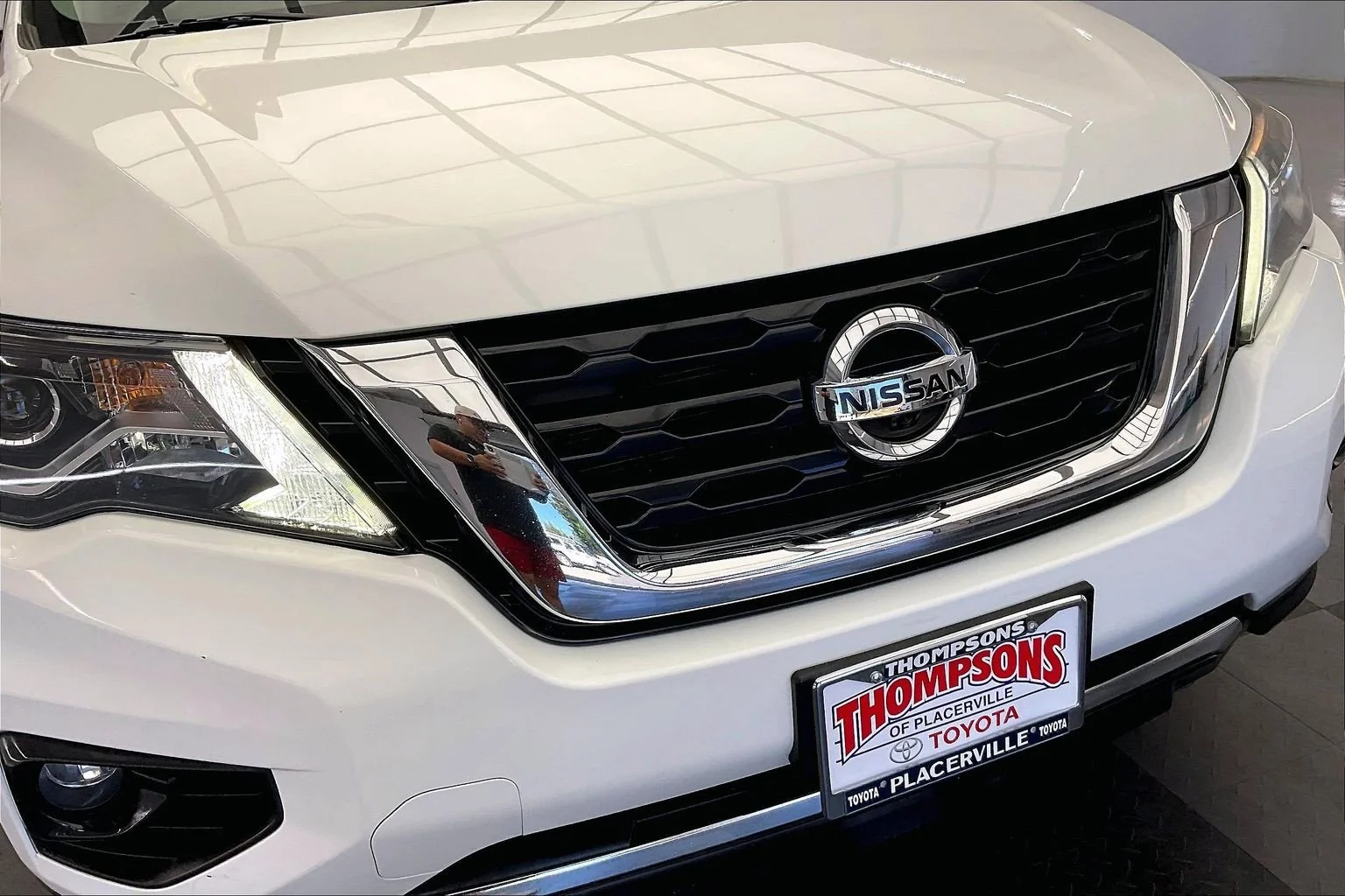 Used 2020 Glacier White Nissan SL image 31