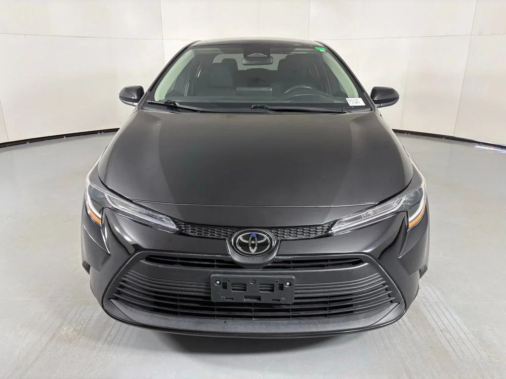2025 Toyota Corolla LE - Photo 3