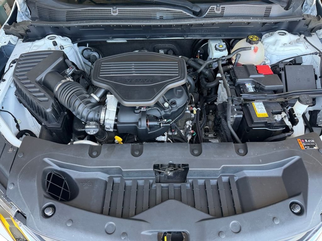 Used 2019 White Chevrolet Base image 15