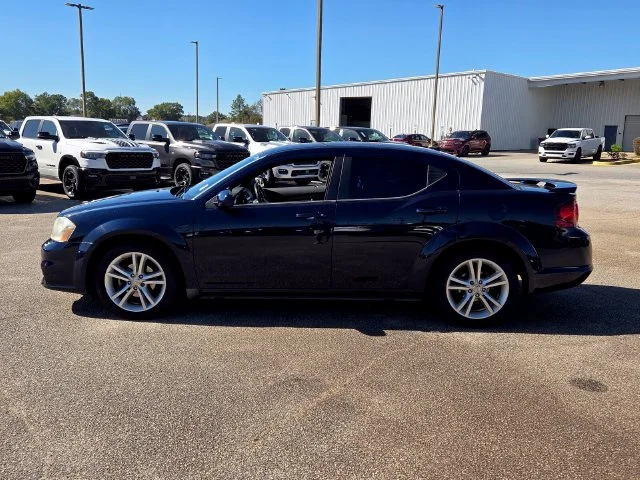 Used 2014 Blue Dodge SXT image 4