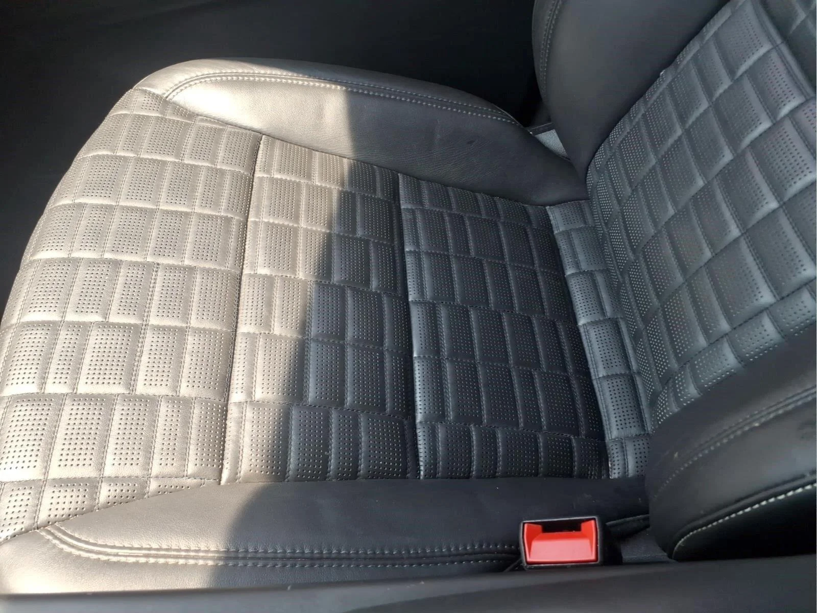 Used 2021 CRYSTAL WHITE TRICOAT Cadillac Sport Platinum image 28