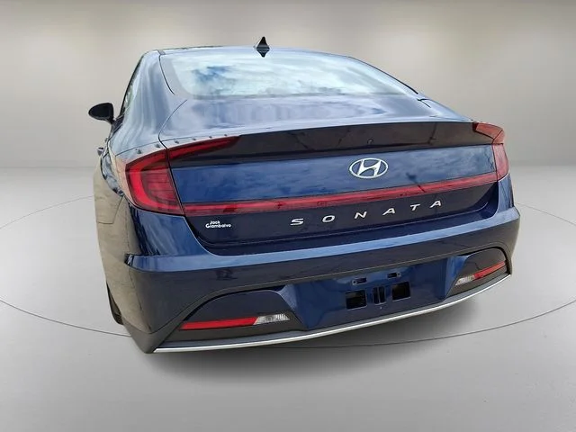 Used 2020 Blue Hyundai SE image 8
