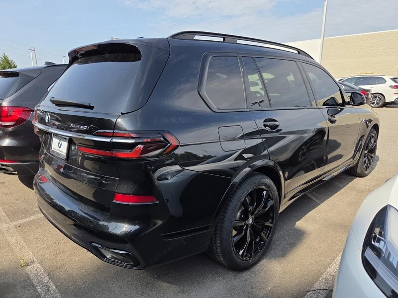 Used 2023 Black Sapphire Metallic BMW XDRIVE40I image 4
