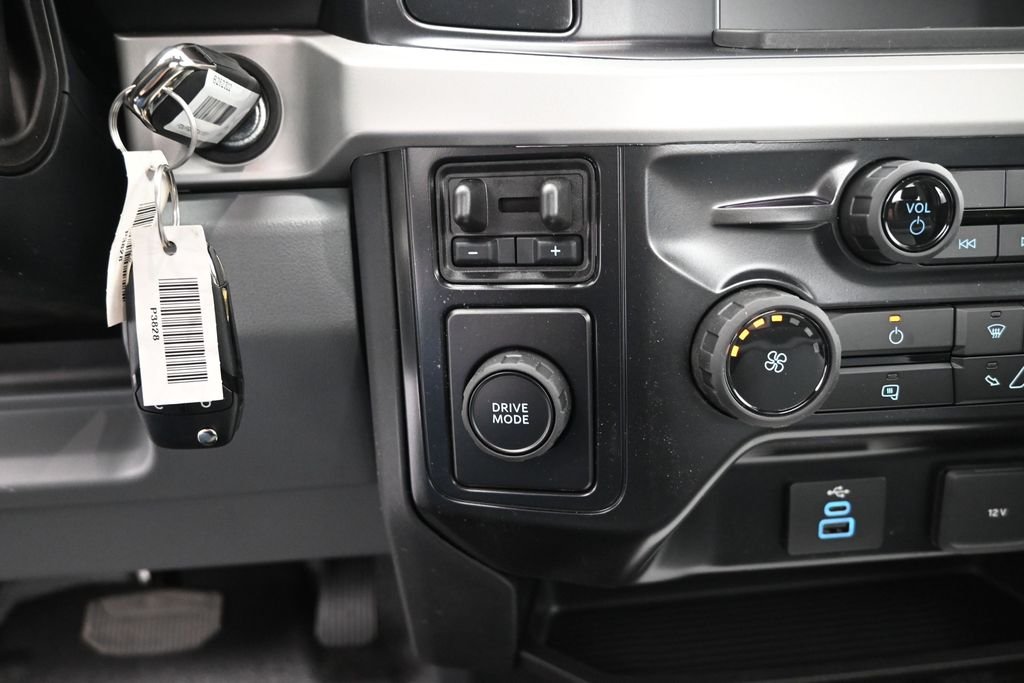 New 2026 Oxford White Ford XL image 14