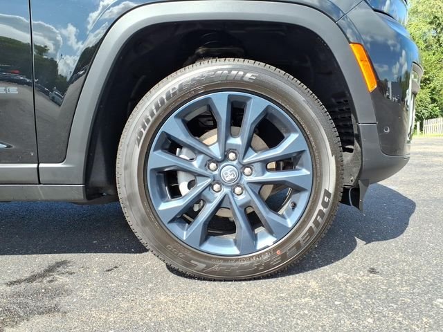 New 2026 Diamond Black Crystal Pearlcoat Jeep Limited image 9