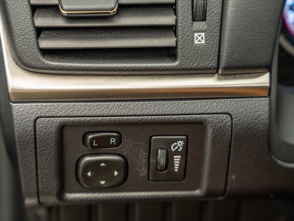 Used 2014 Pearl Lexus 200h image 26