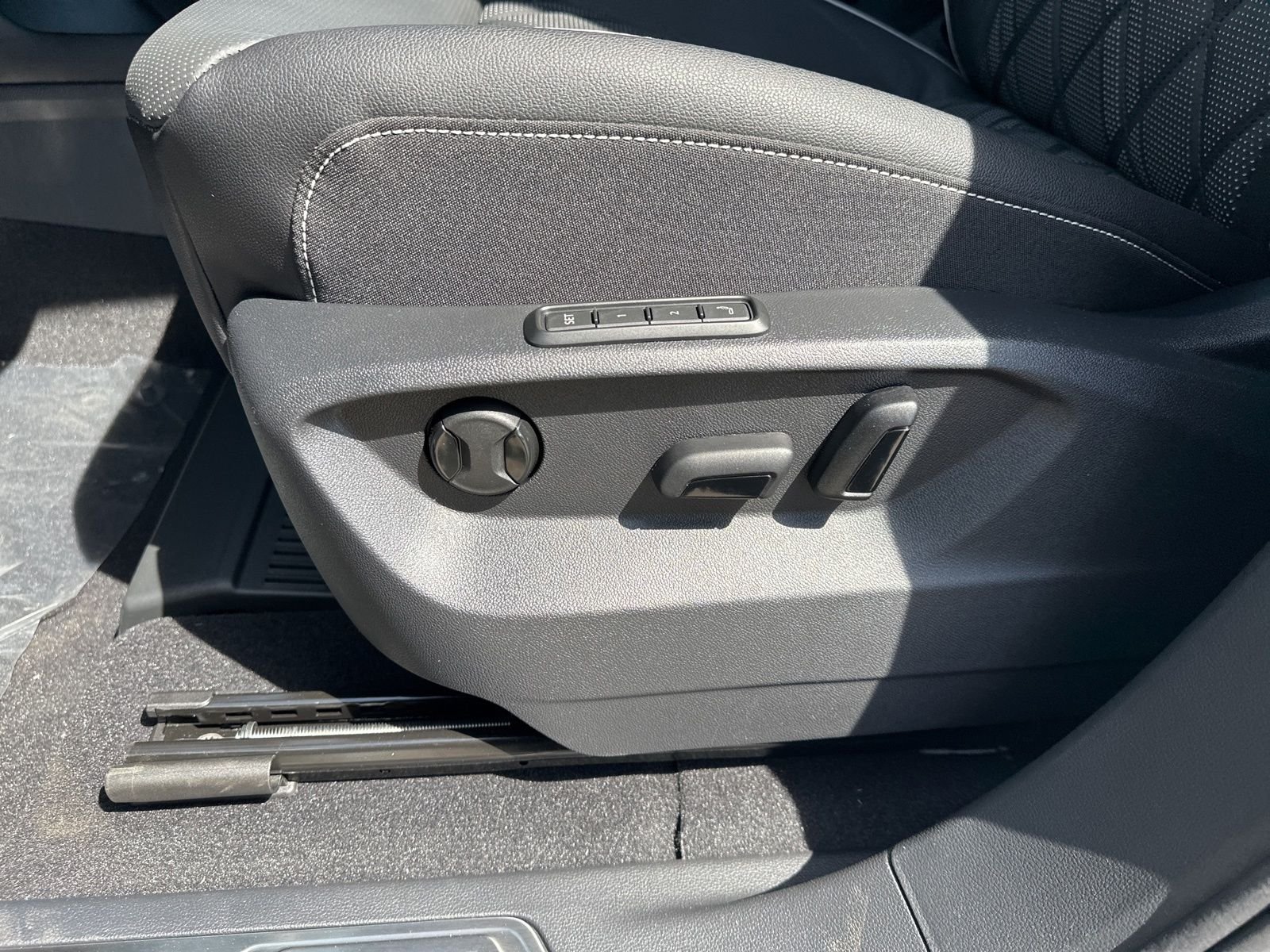 New 2026 White/off-white Volkswagen 2.0T SEL Premium R-Line image 14